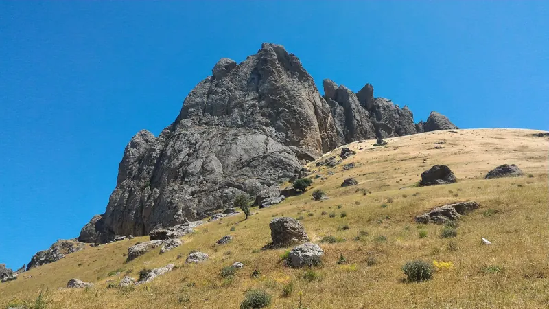 Beşbarmaq dağı